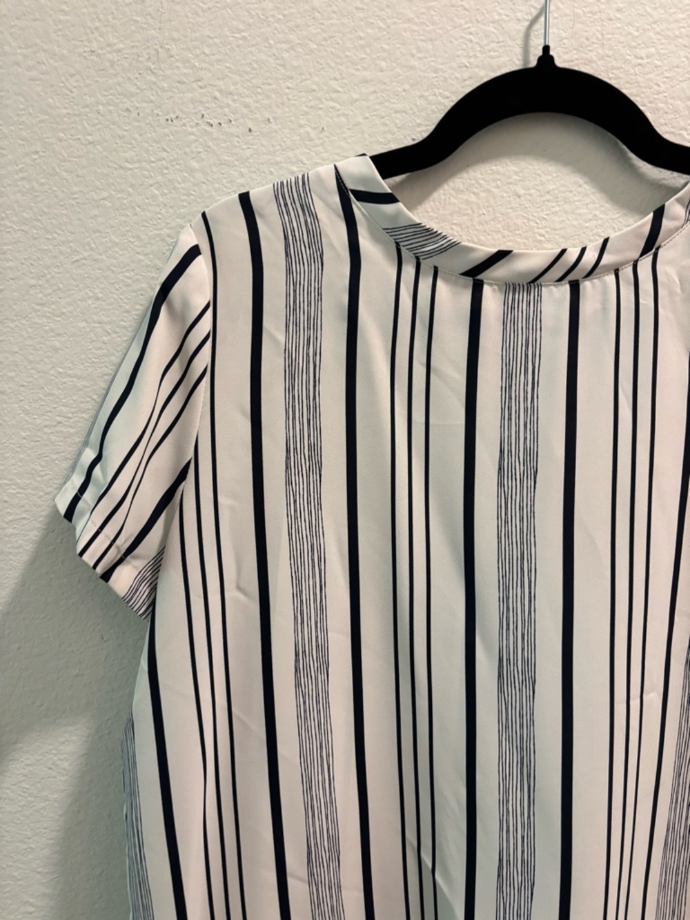 Loft Striped Short-Sleeve Women's Top, size M - Picture 3 of 6